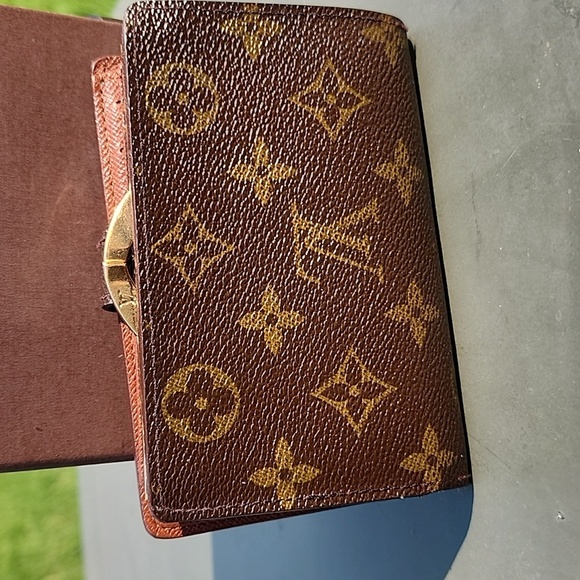 Authentic Louis Vuitton kisslock wallet - Picture 4 of 15